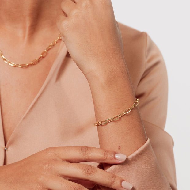Emily Paper Clip Chain Bracelet Gold on model